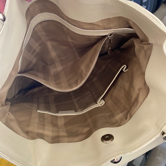 COPY - Gently used big crossbody - Picture 4 of 4